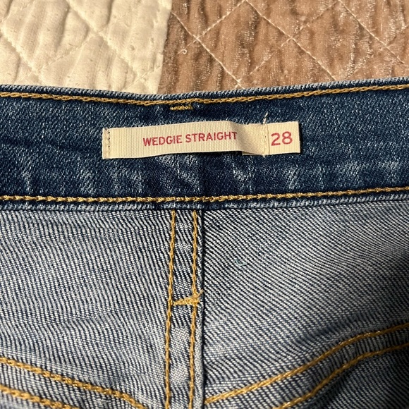 Levi’s Wedgie Straight Jeans. Size 28. Gently worn. - Picture 4 of 8